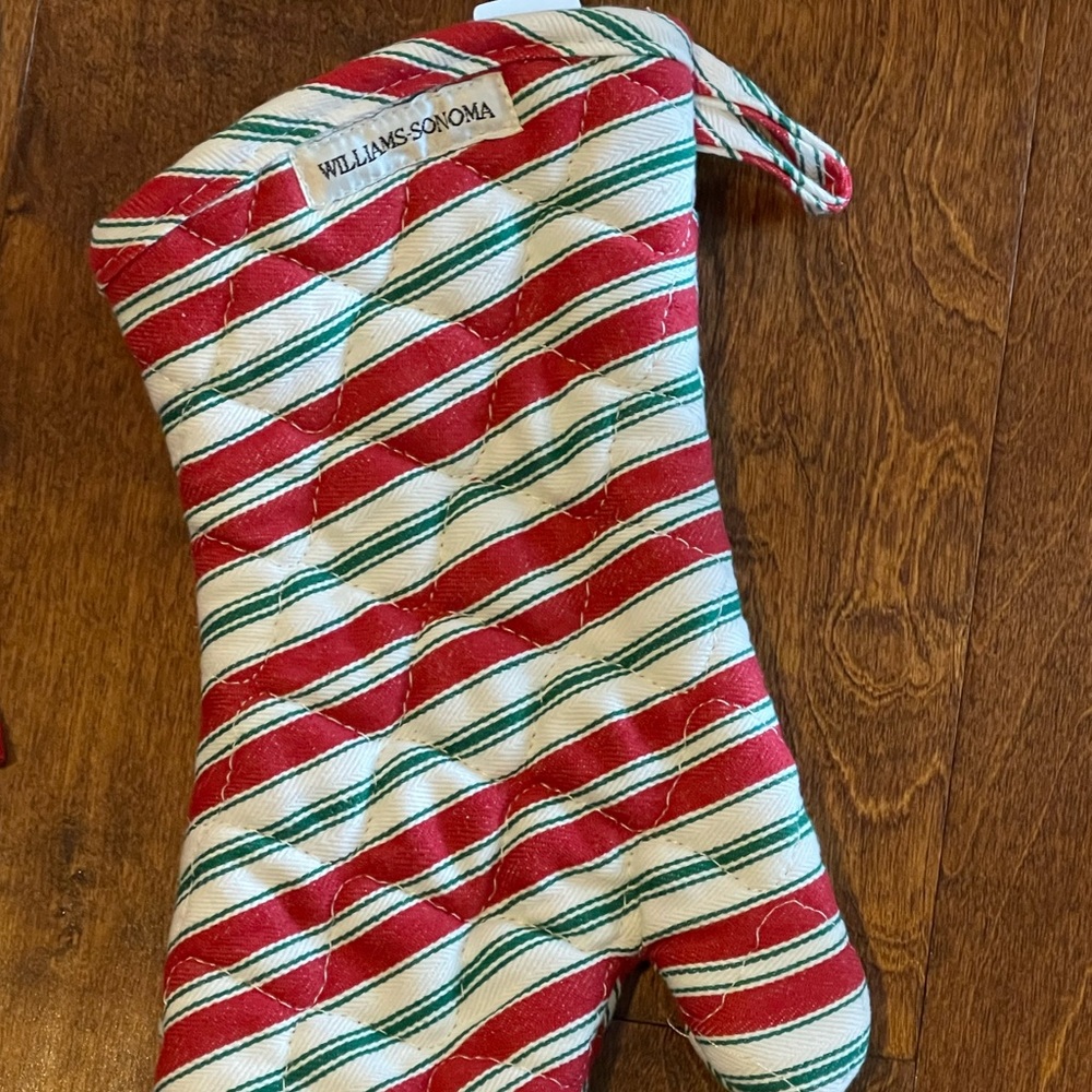 NWT 8 piece William Sonoma Holiday Stripe apron set for 4 w/ potholders - Picture 6 of 7